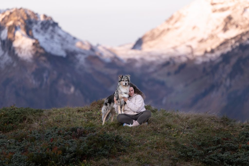 Posen Hundefotografie Hundefotograf Vorarlberg Wandern mit Hund urlaub mit Hund Vorarlberg Wanderurlaub mit Hund